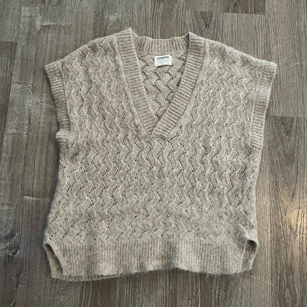 Aymara Dore Fine Knitted vest wool and alpaca blend